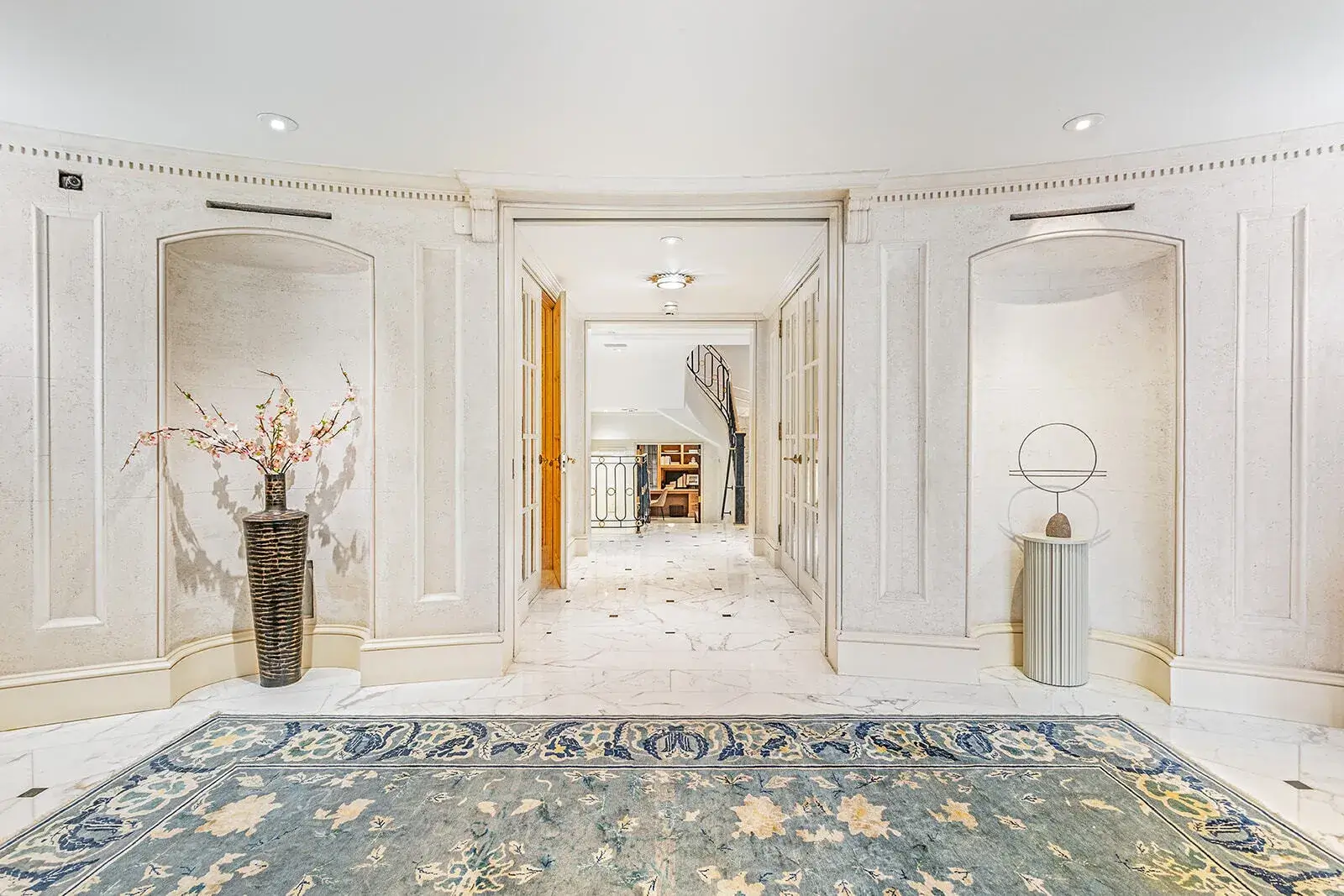 An 1878 mansion finds a buyer in a slower week for luxury real estate