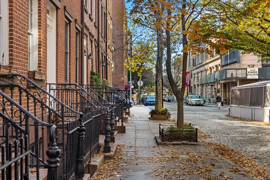 Understanding the Fall Real Estate Market: What Townhouse Owners Need to Know